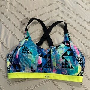 Victoria’s Secret Sport - High support sports bra with sewn in cups- 34 D